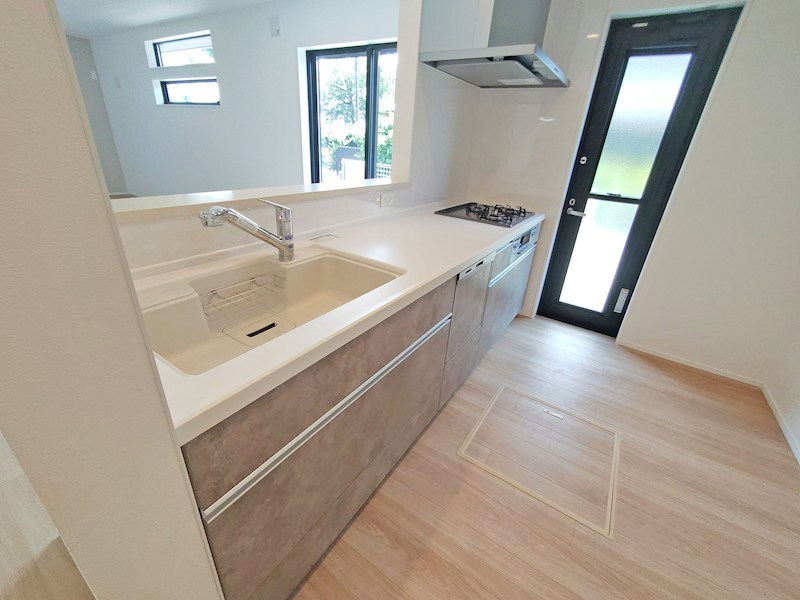 6.6帖＋5.3帖の固定階段小屋裏収納が魅力。三方角地が生む、陽だまりの住まい！ その他