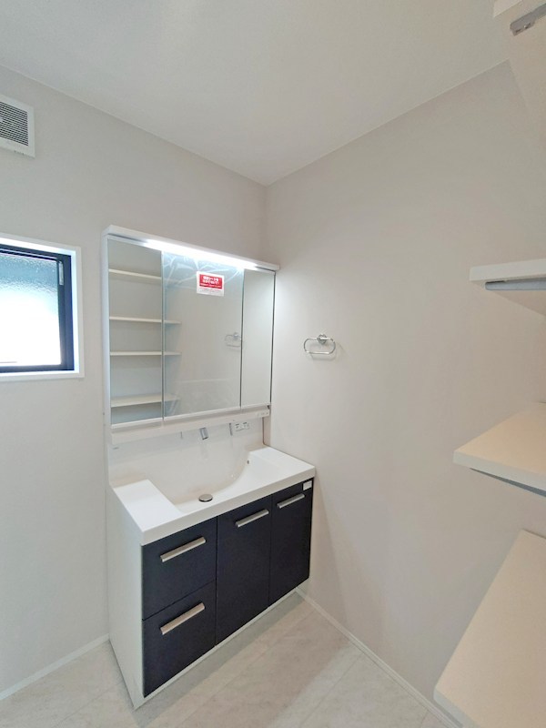 6.6帖＋5.3帖の固定階段小屋裏収納が魅力。三方角地が生む、陽だまりの住まい！ その他