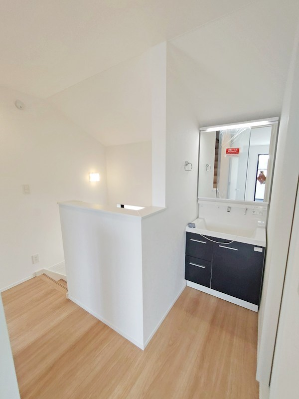 6.6帖＋5.3帖の固定階段小屋裏収納が魅力。三方角地が生む、陽だまりの住まい！ その他