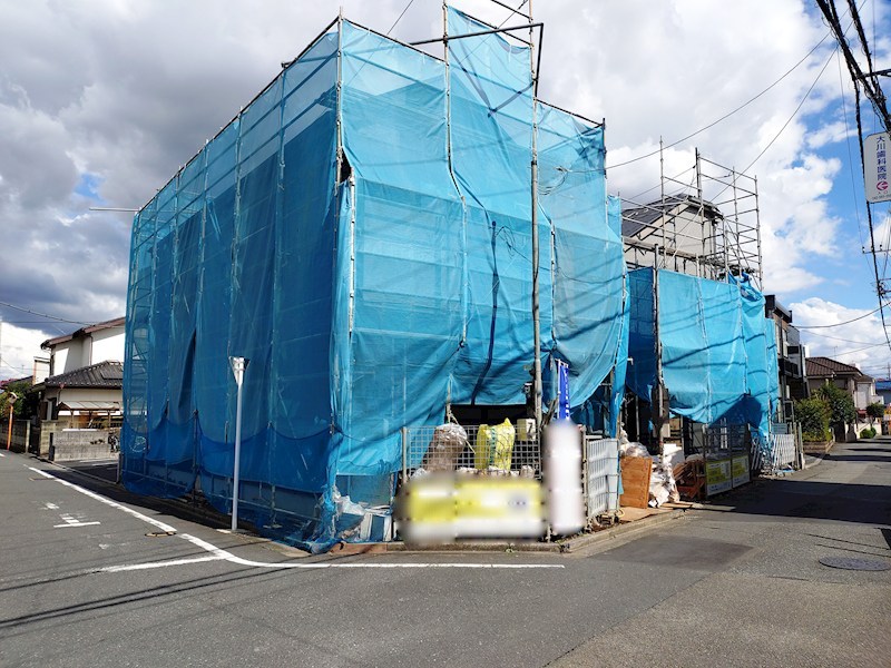 収納力豊富な固定階段式小屋裏収納と、お洒落な外観デザインが魅力です。 外観写真