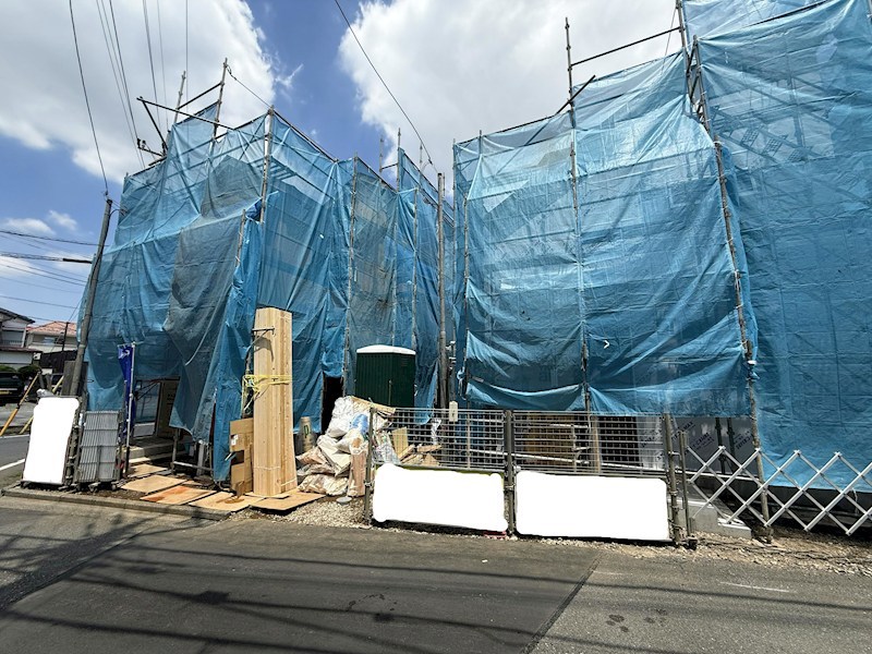 収納力豊富な固定階段式小屋裏収納と、お洒落な外観デザインが魅力です。 外観写真