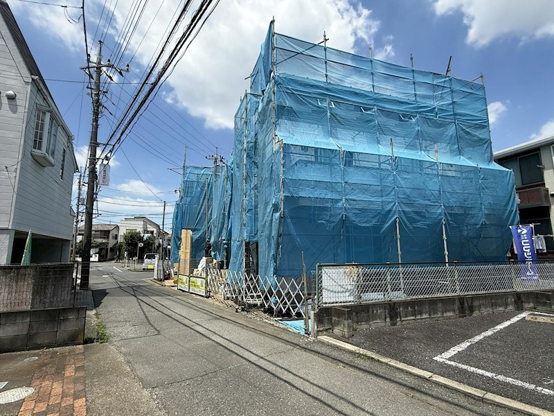 収納力豊富な固定階段式小屋裏収納と、お洒落な外観デザインが魅力です。  外観写真