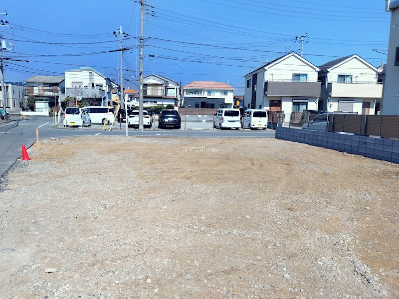 収納力抜群の固定階段式小屋裏収納と、お洒落な外観デザインが魅力です。  その他