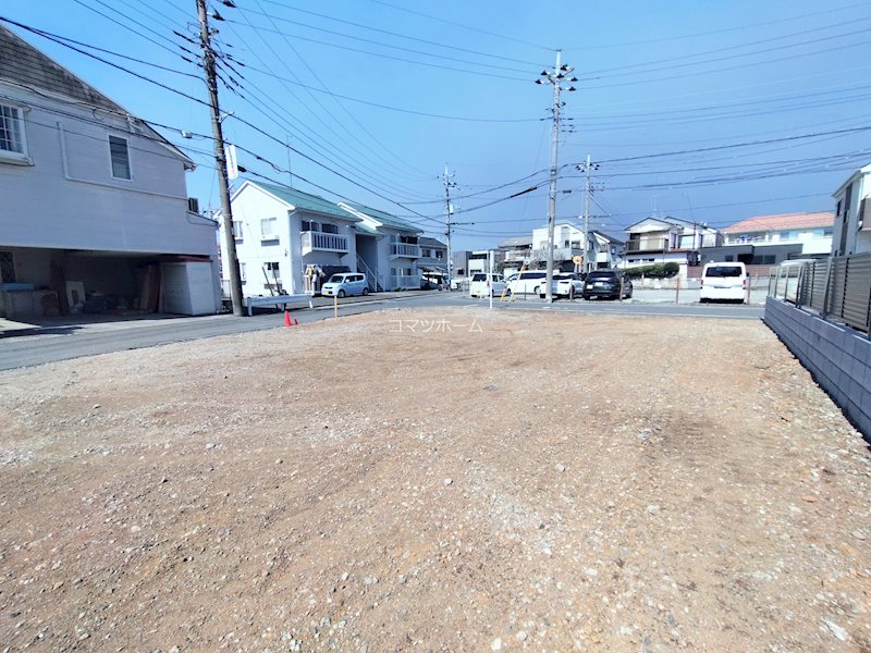 収納力抜群の固定階段式小屋裏収納と、お洒落な外観デザインが魅力です。  その他