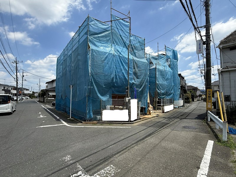 収納力豊富な固定階段式小屋裏収納と、お洒落な外観デザインが魅力です。  その他