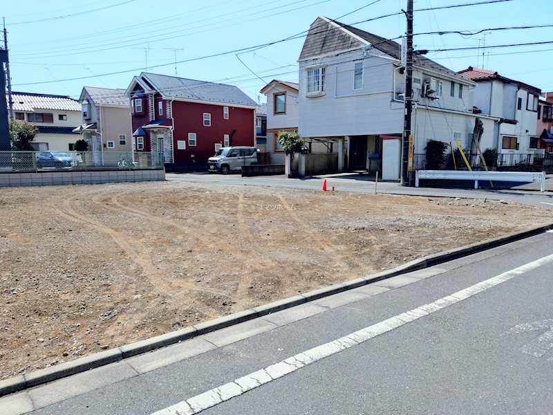 収納力抜群の固定階段式小屋裏収納と、お洒落な外観デザインが魅力です。  その他