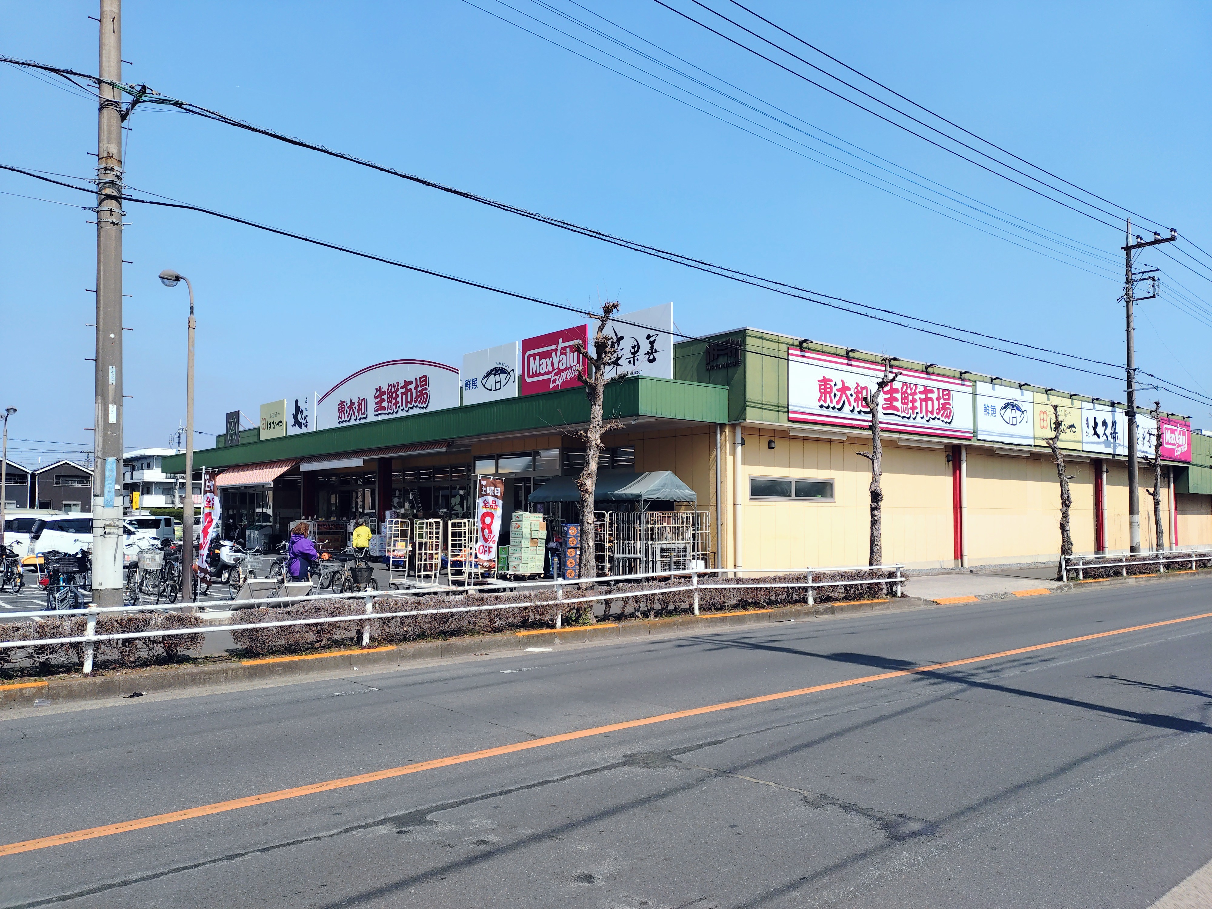 収納力抜群の固定階段式小屋裏収納と、お洒落な外観デザインが魅力です。  周辺画像6