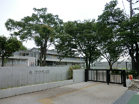 免震住宅　多摩市関戸 　4号棟　 小学校