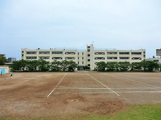 免震住宅　多摩市関戸 　4号棟　 中学校