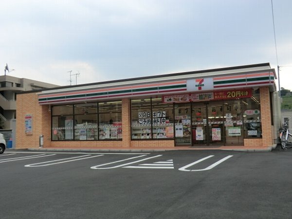 多摩市一ノ宮４丁目　新築戸建て　～太陽光パネル設置物件＋広々17帖のＬＤＫ～ コンビニ