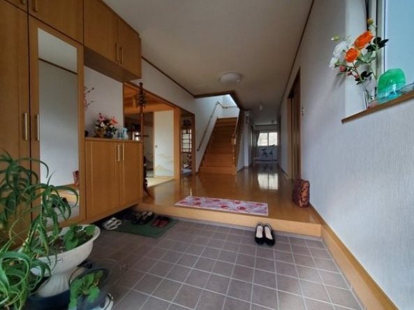 中泊町今泉唐崎240-11他 中古住宅 現地写真（玄関）