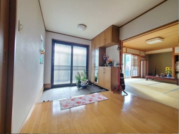 中泊町今泉唐崎240-11他 中古住宅 現地写真（玄関）