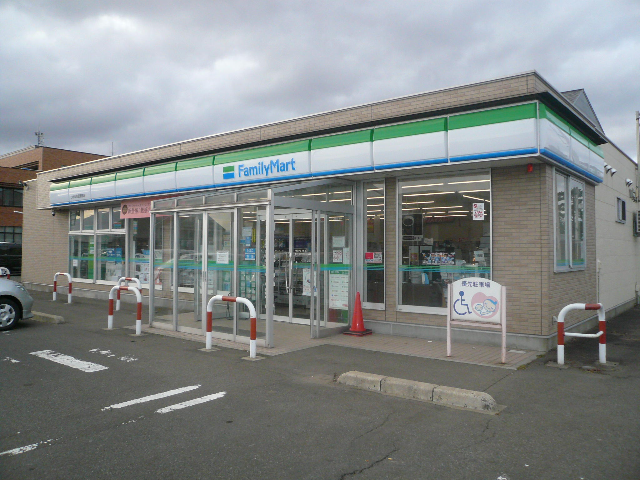 青森県つがる市木造森内6番1 コンビニ