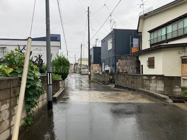 小柳2丁目上物付土地 現地写真（前面道路含む現地写真）