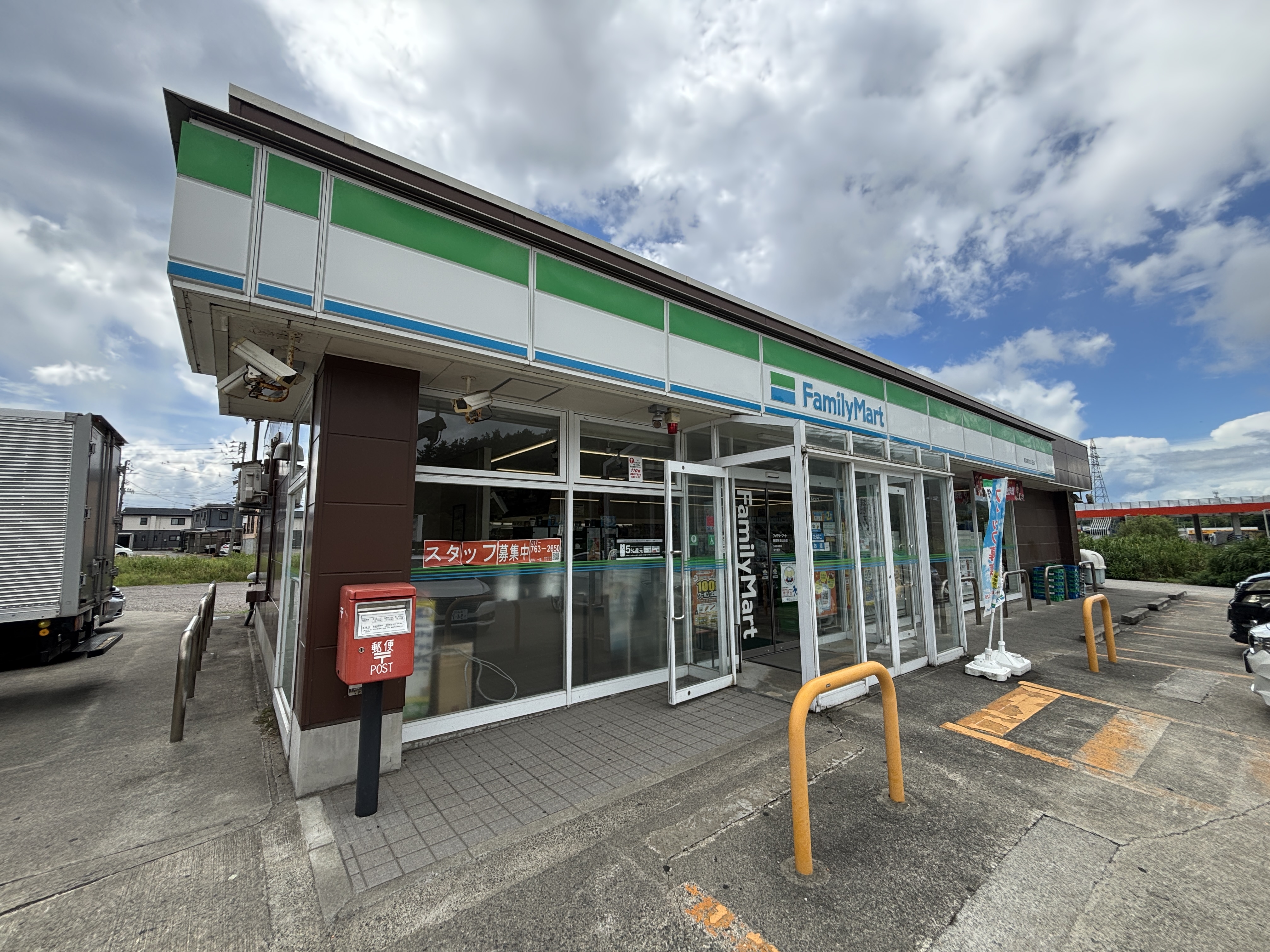 新城山田売地 コンビニ