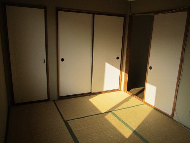 ドミールＴ【収益物件】 内観写真（リビング以外の居室）