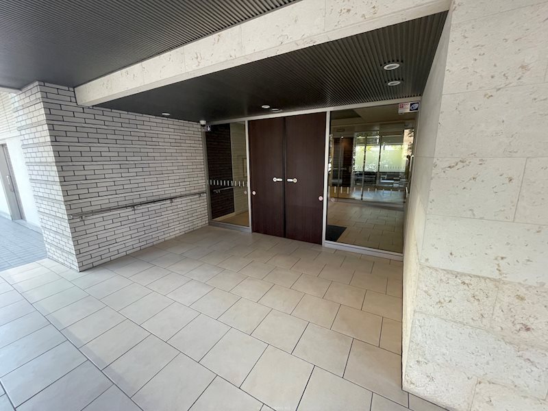 ポレスター弘前公園 共用部写真（エントランス）