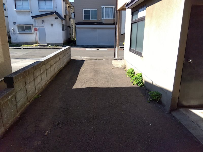 大町二丁目中古住宅 現地写真（駐車場）