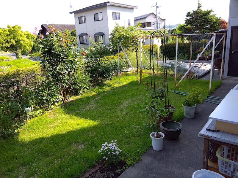 昴中古住宅 現地写真（庭）