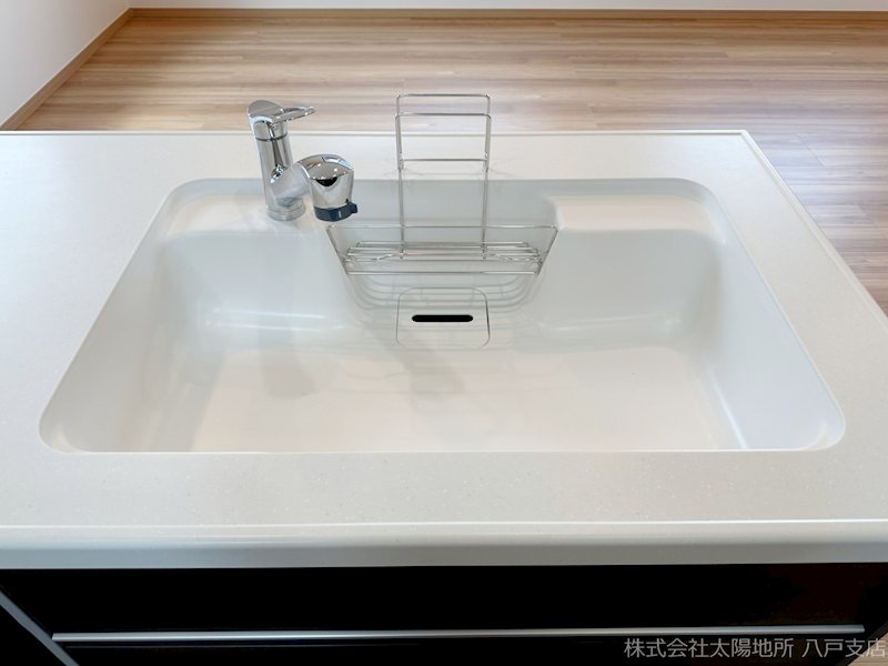 八戸市新井田西　A棟 内観写真（キッチン）