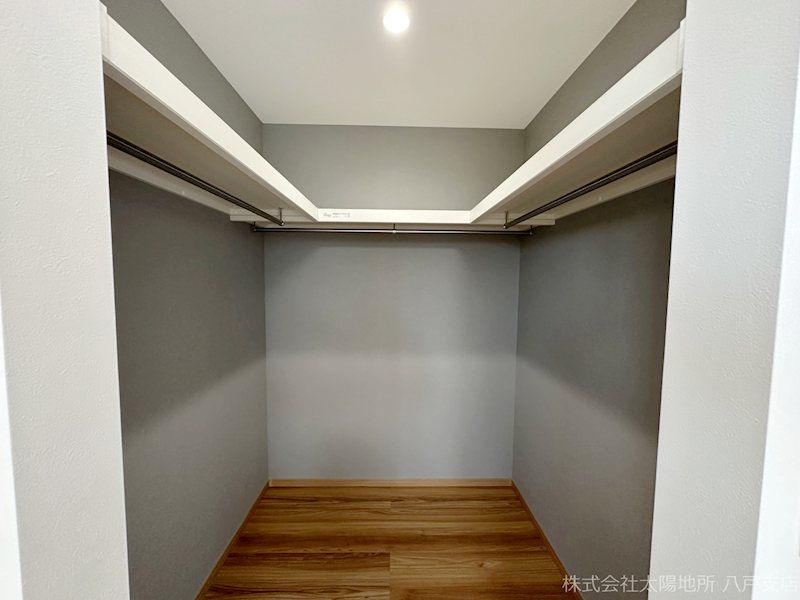 八戸市新井田西　A棟 内観写真（収納）