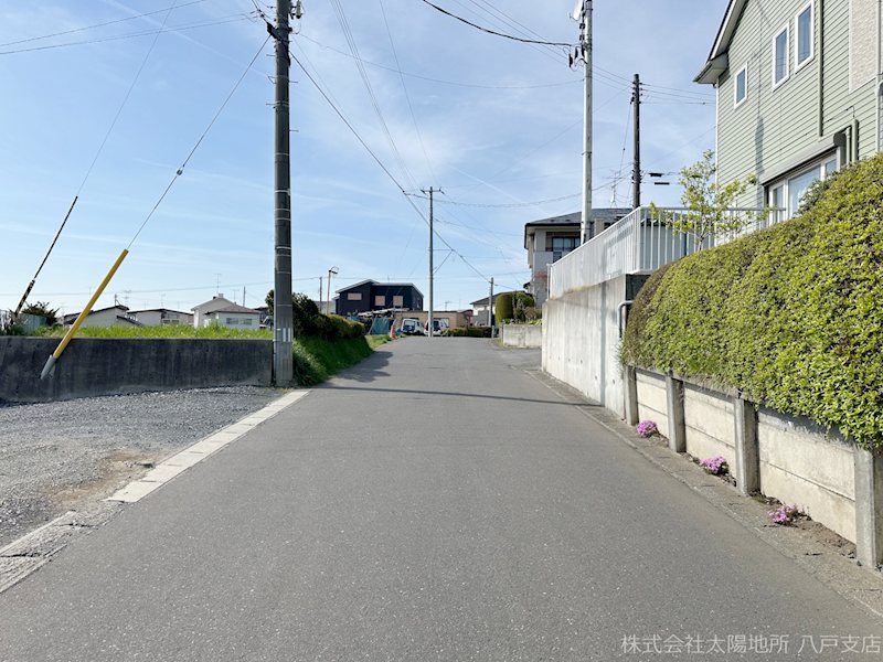 八戸市大字妙字油久保B区画　売土地 現地写真（前面道路含む現地写真）