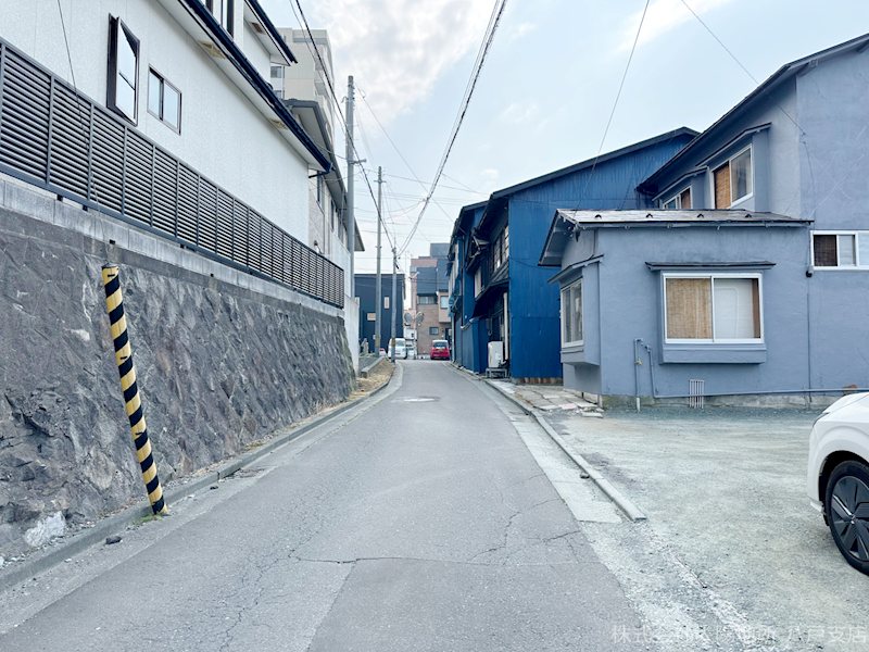 八戸市柏崎1丁目　売土地 現地写真（前面道路含む現地写真）