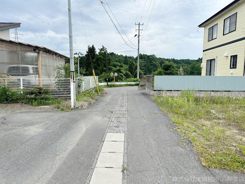南郷大字中野丑木沢　売土地 現地写真（前面道路含む現地写真）