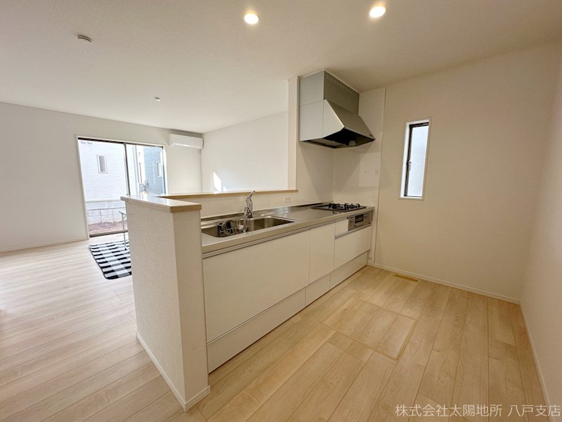 八戸市江陽第8　2号棟 内観写真（キッチン）