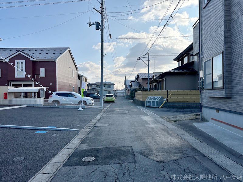八戸市江陽第8　3号棟 現地写真（前面道路含む現地写真）