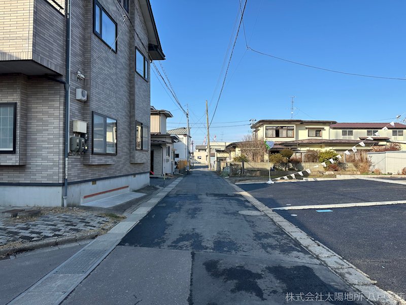 八戸市江陽第8　4号棟 現地写真（前面道路含む現地写真）