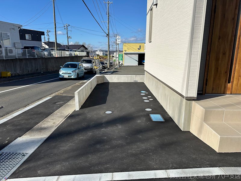 八戸市長根　B棟 現地写真（駐車場）