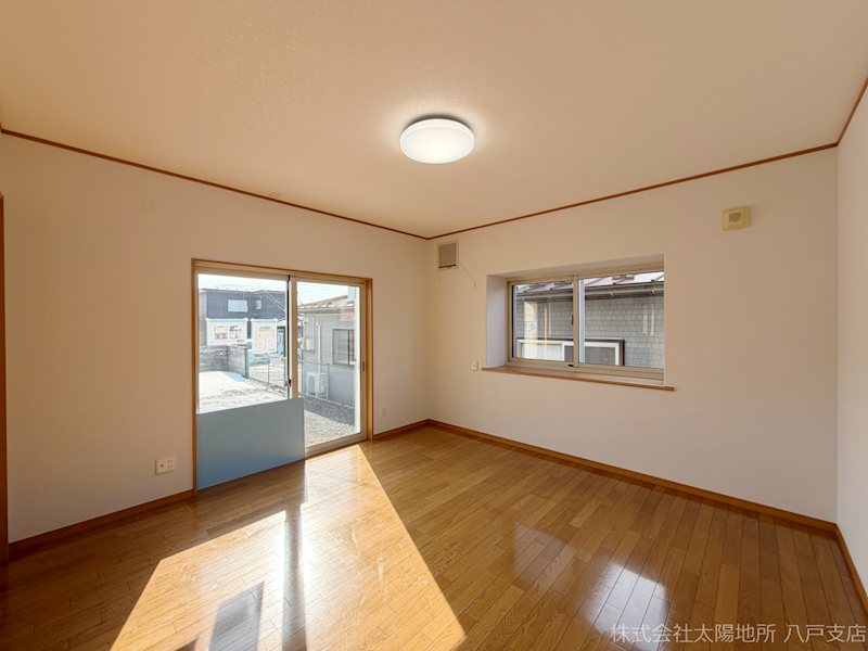 八戸市大字妙字間山　中古戸建 内観写真（リビング）