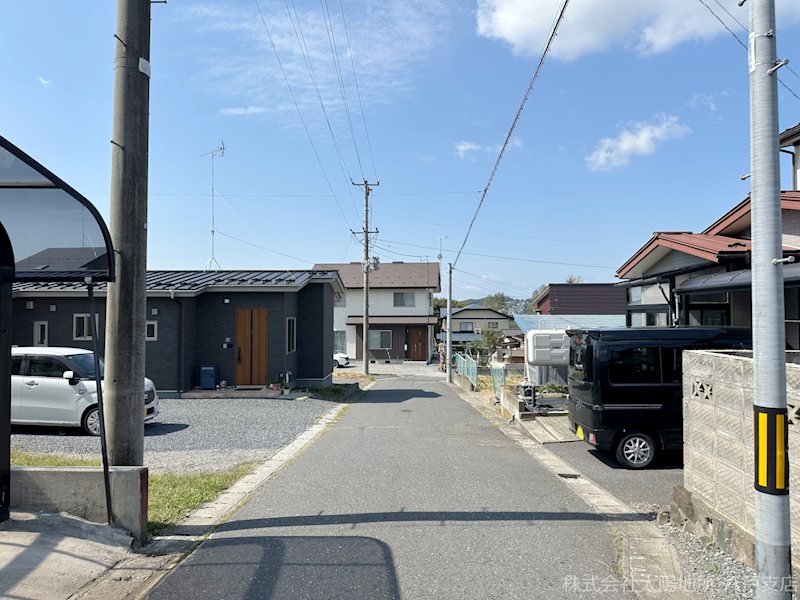 八戸市大字妙字間山　中古戸建 現地写真（前面道路含む現地写真）
