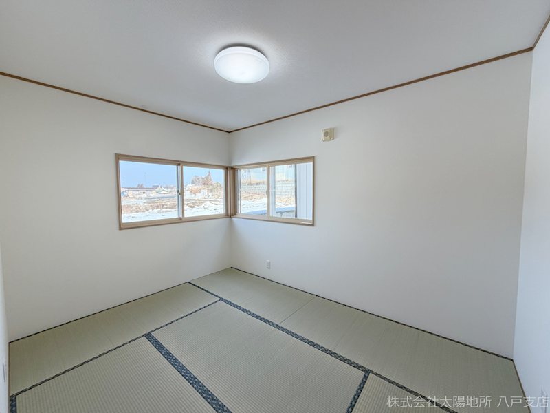 八戸市大字妙字間山　中古戸建 内観写真（リビング以外の居室）