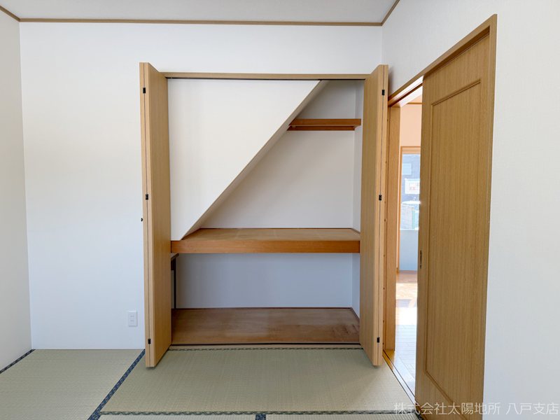 八戸市大字妙字間山　中古戸建 内観写真（収納）
