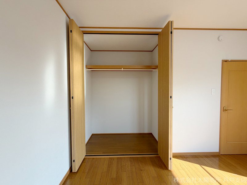 八戸市大字妙字間山　中古戸建 内観写真（収納）