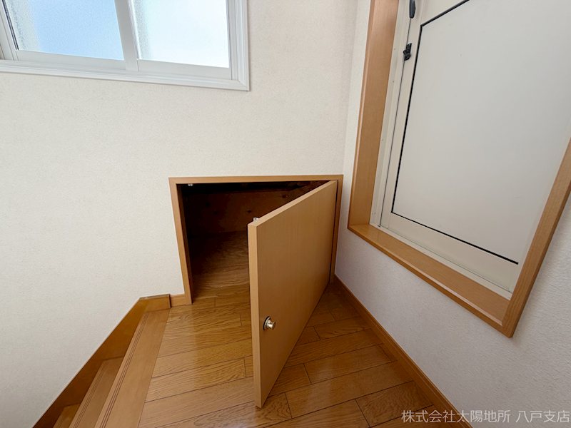 八戸市大字妙字間山　中古戸建 内観写真（収納）