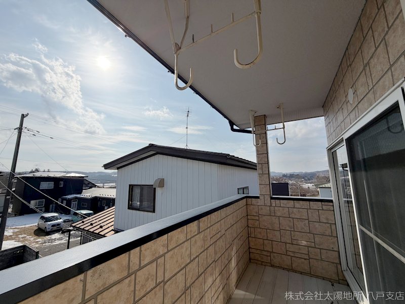 八戸市大字妙字間山　中古戸建 現地写真（バルコニー）