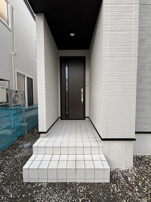 サンガーデン岡造道No.18 現地写真（玄関）