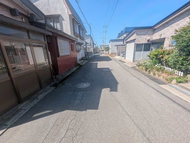 五所川原市蓮沼2-15　土地 現地写真（前面道路含む現地写真）