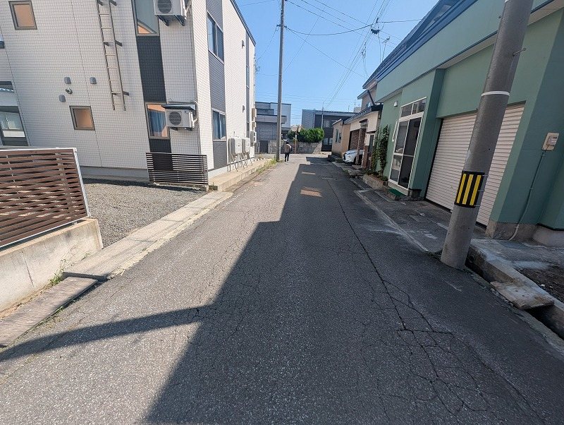 五所川原市蓮沼2-15　土地 現地写真（前面道路含む現地写真）