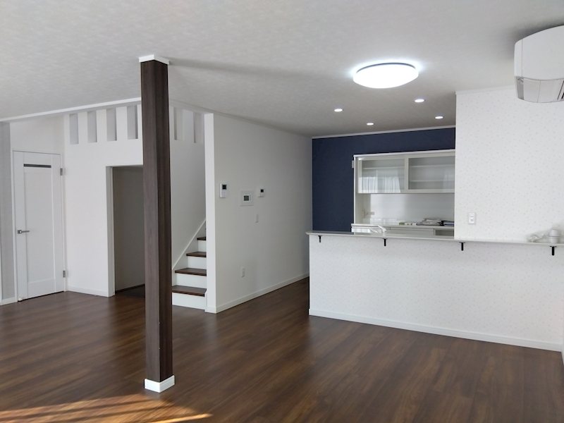 清原三丁目中古住宅 内観写真（リビング）