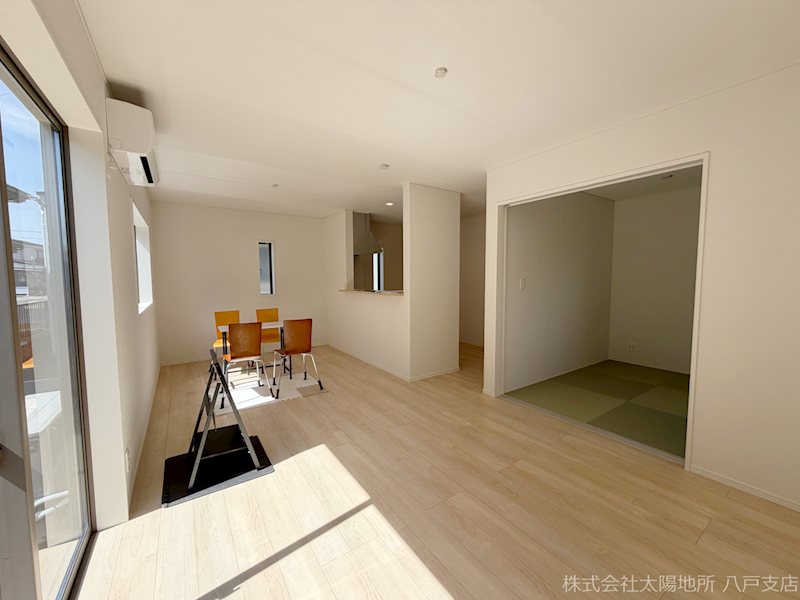 八戸市石堂第11　2号棟 内観写真（リビング）