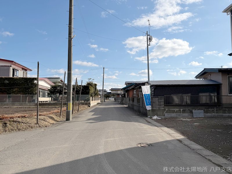 八戸市石堂第11　2号棟 現地写真（前面道路含む現地写真）