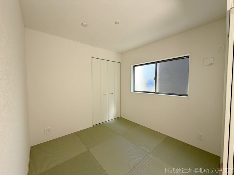 八戸市石堂第11　2号棟 内観写真（リビング以外の居室）