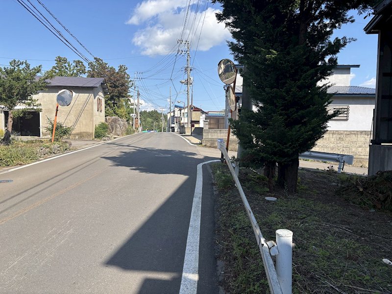 弘前市百沢高田76番2、3 現地写真（前面道路含む現地写真）