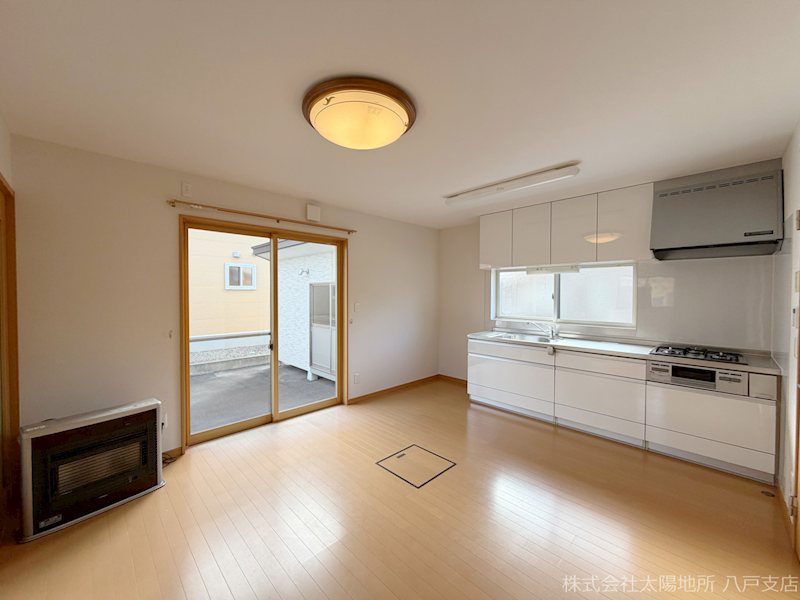 八戸市南白山台二丁目　中古戸建 内観写真（リビング）