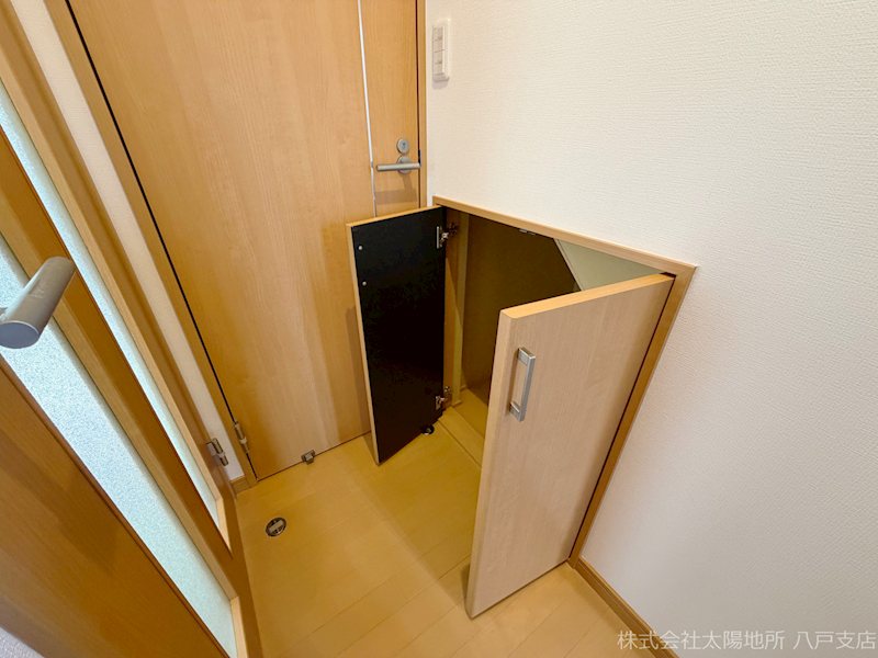 八戸市南白山台二丁目　中古戸建 内観写真（収納）