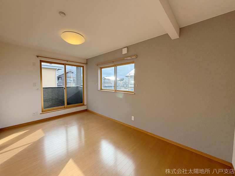 八戸市南白山台二丁目　中古戸建 内観写真（リビング以外の居室）